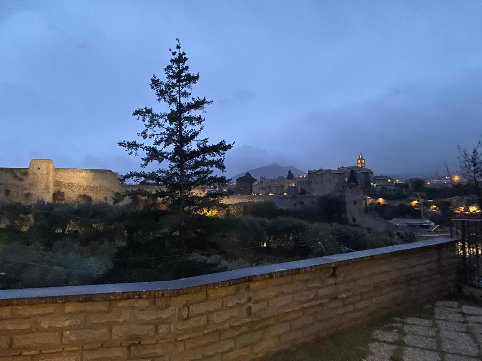 La Finestra Di Umberto Vicino Al Centro Con Parcheggio Privato Bed & Breakfast Viterbo Bagian luar foto