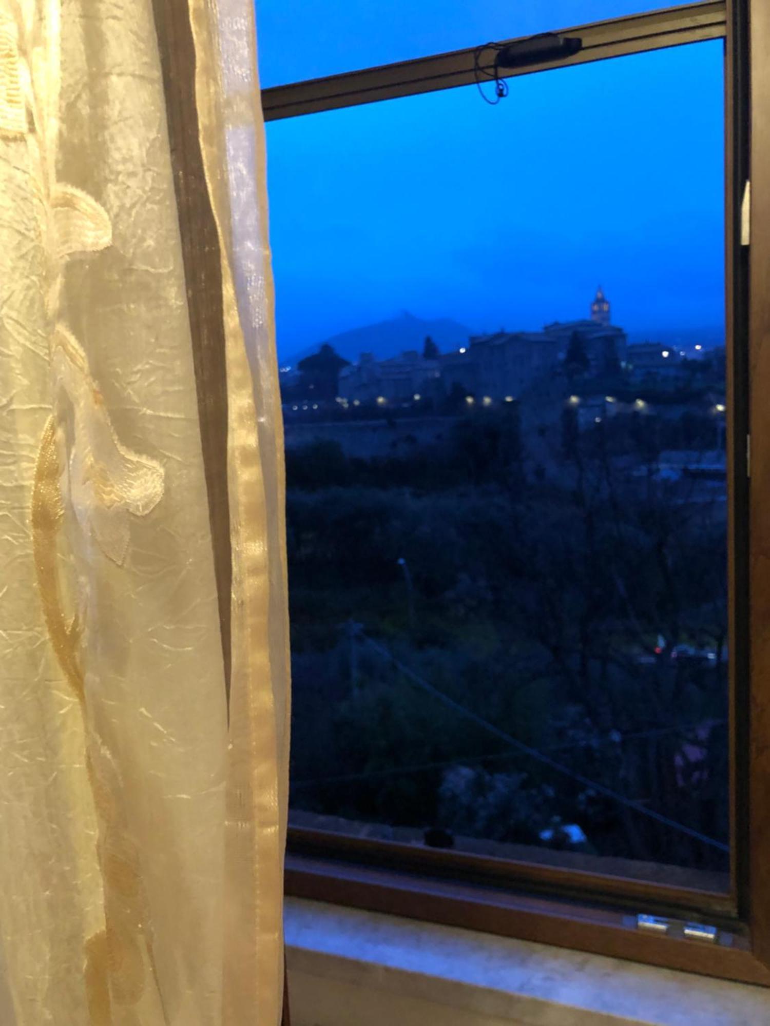 La Finestra Di Umberto Vicino Al Centro Con Parcheggio Privato Bed & Breakfast Viterbo Bagian luar foto