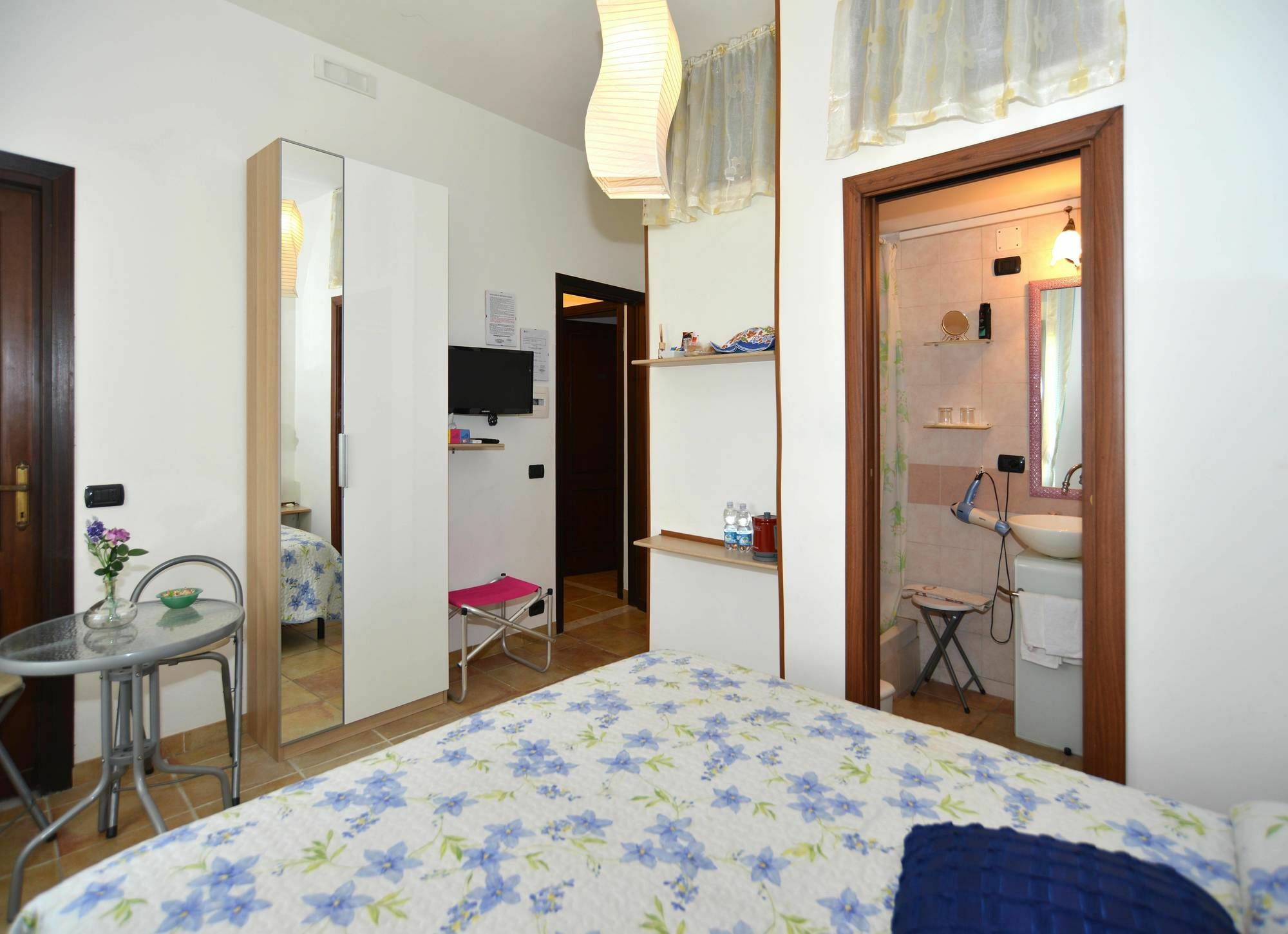 La Finestra Di Umberto Vicino Al Centro Con Parcheggio Privato Bed & Breakfast Viterbo Bagian luar foto
